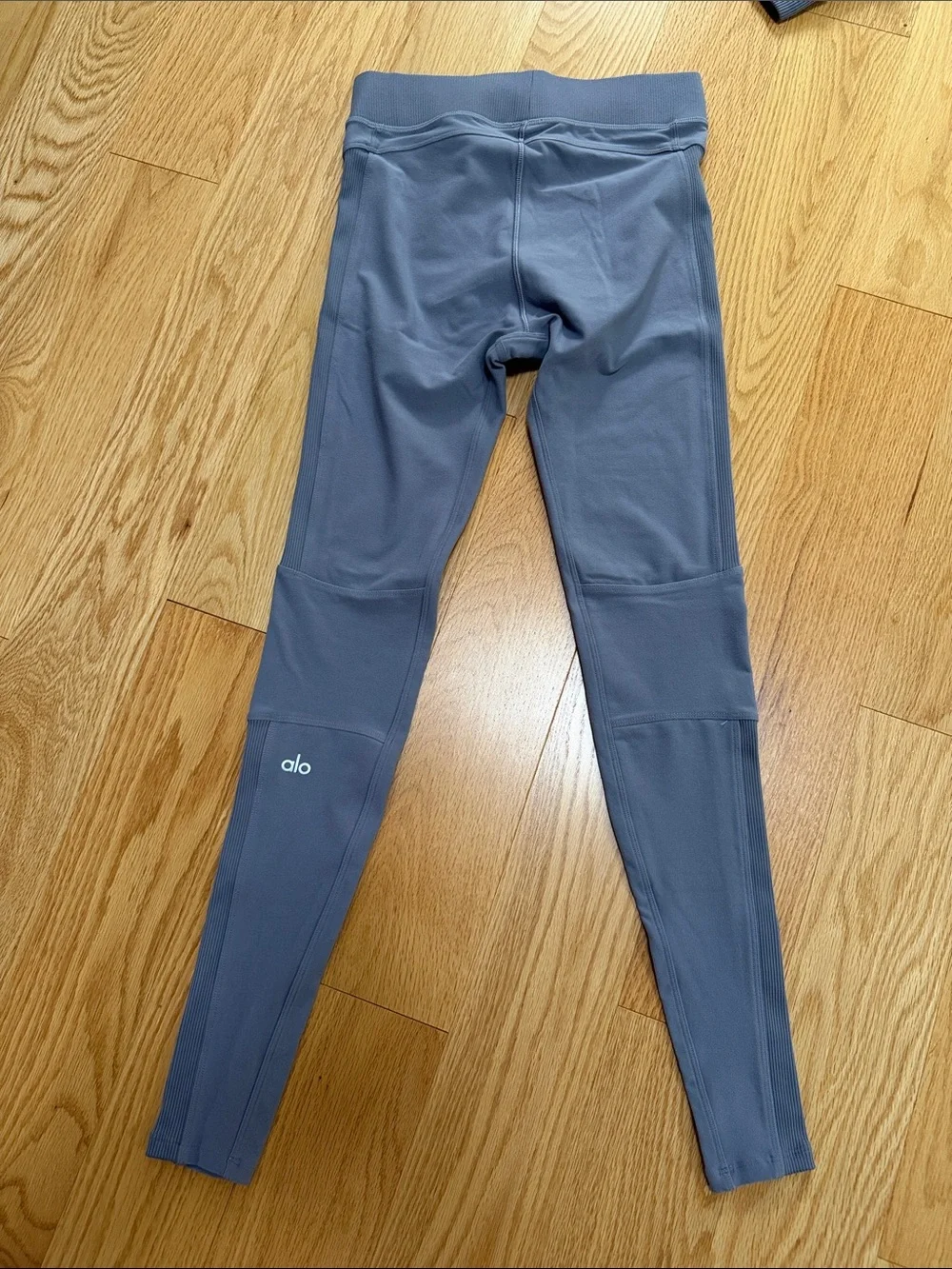 Alo yoga S/XS alosoft head start bra and leggings set.